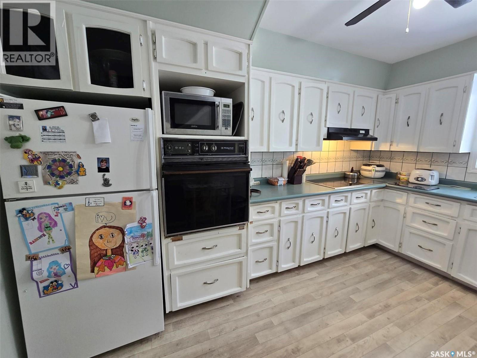298 7Th Avenue, Broadview, SK - Indoor Photo Showing Kitchen