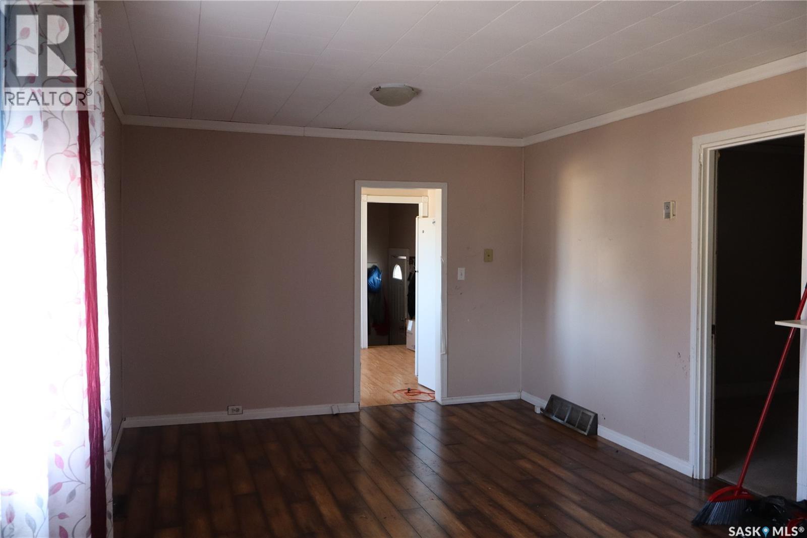 11 4Th Street, Willow Bunch, SK - Indoor Photo Showing Other Room