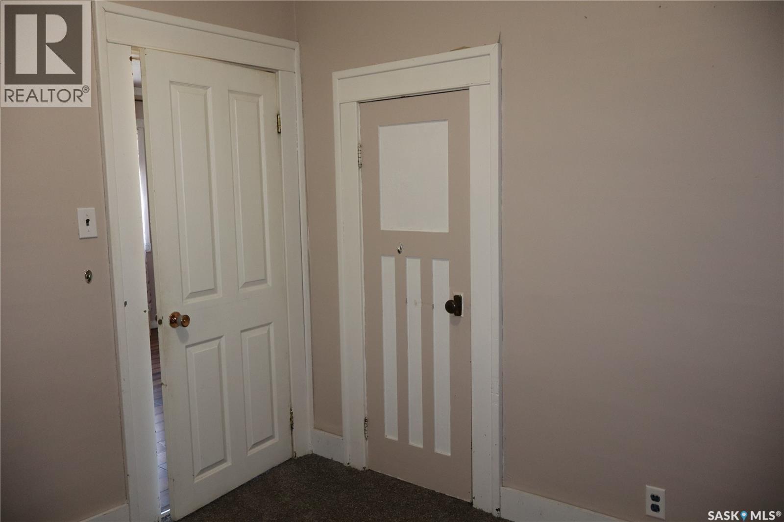 11 4Th Street, Willow Bunch, SK - Indoor Photo Showing Other Room