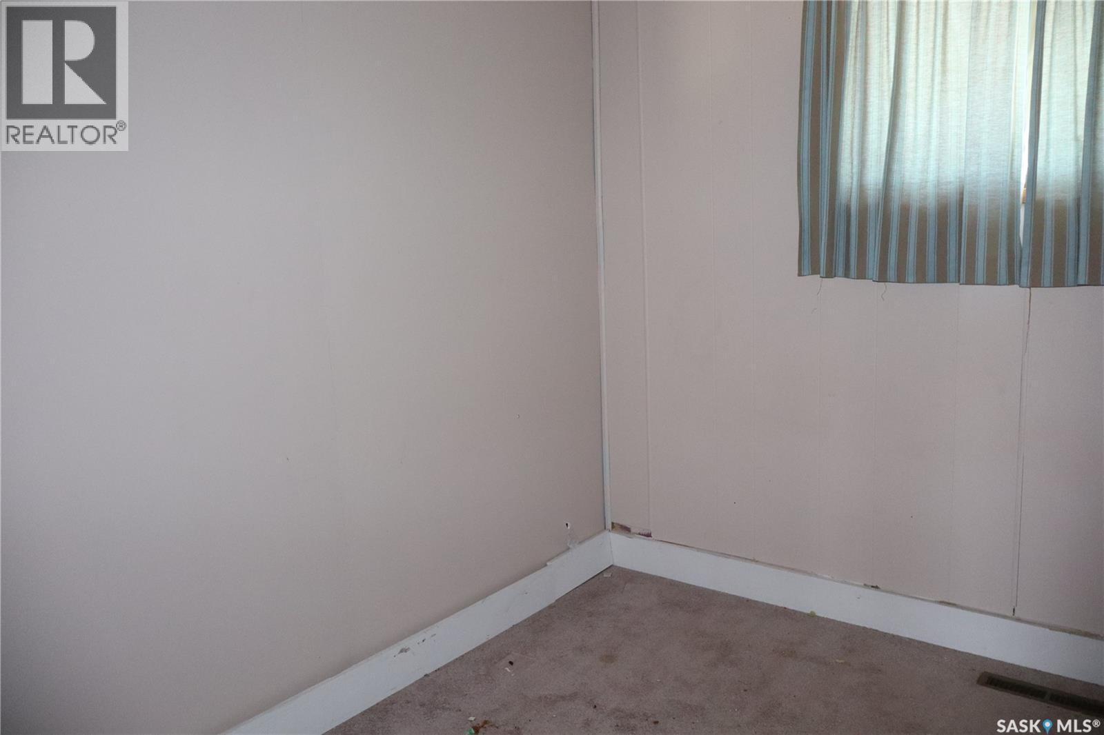 11 4Th Street, Willow Bunch, SK - Indoor Photo Showing Other Room