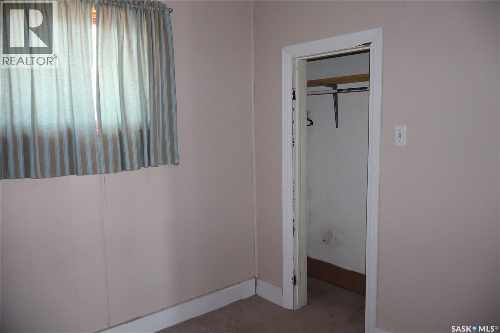 11 4Th Street, Willow Bunch, SK - Indoor Photo Showing Other Room