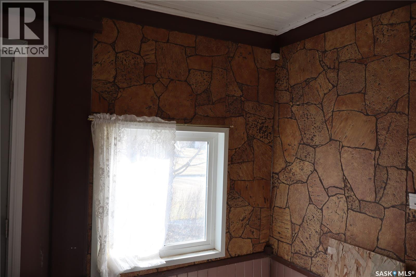 11 4Th Street, Willow Bunch, SK - Indoor Photo Showing Other Room