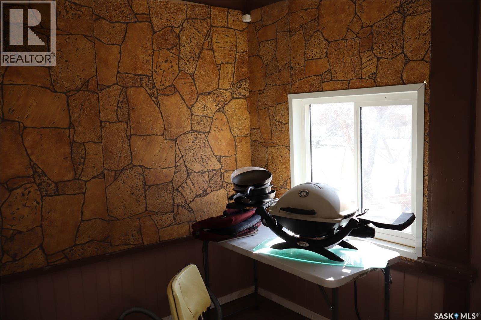 11 4Th Street, Willow Bunch, SK - Indoor