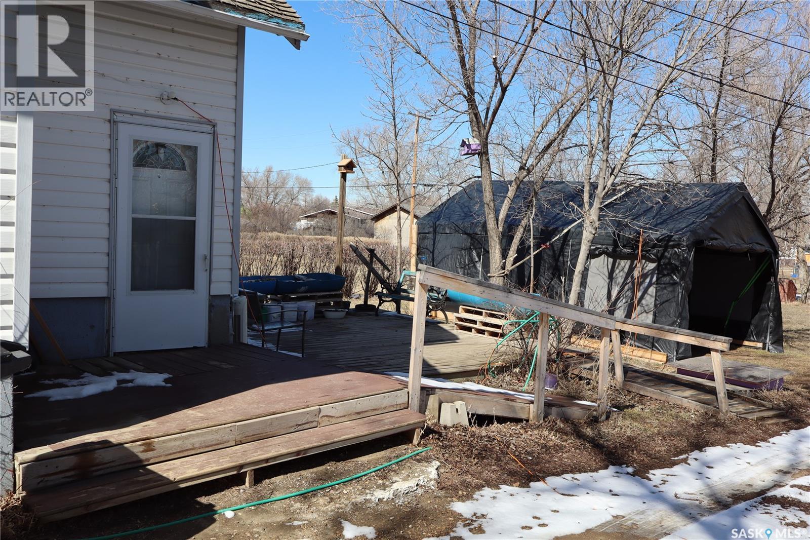 11 4Th Street, Willow Bunch, SK - Outdoor