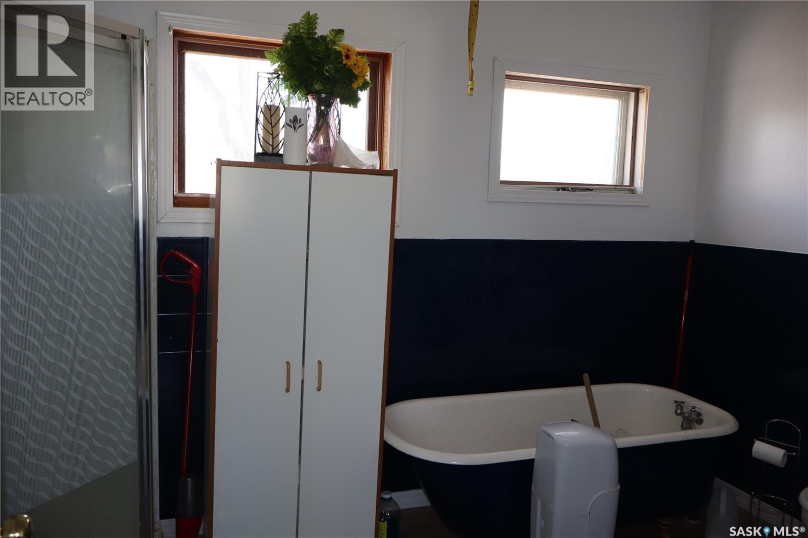 11 4Th Street, Willow Bunch, SK - Indoor