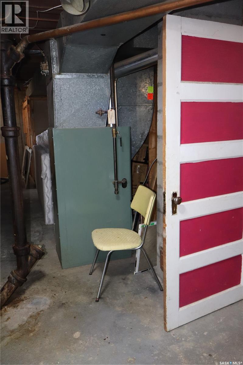 11 4Th Street, Willow Bunch, SK - Indoor Photo Showing Other Room