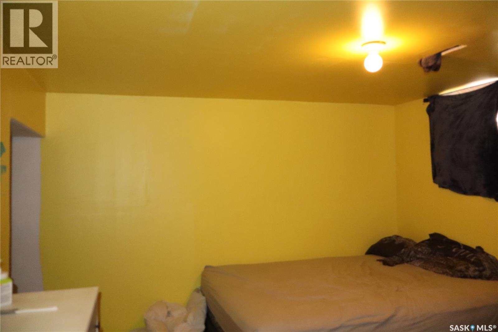 11 4Th Street, Willow Bunch, SK - Indoor