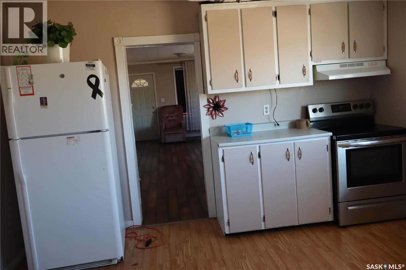 11 4Th Street, Willow Bunch, SK - Indoor Photo Showing Kitchen