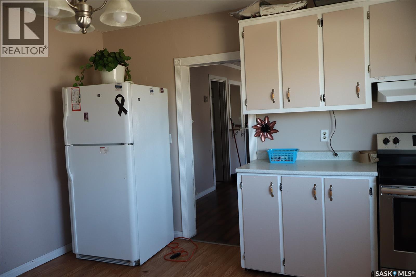 11 4Th Street, Willow Bunch, SK - Indoor Photo Showing Kitchen