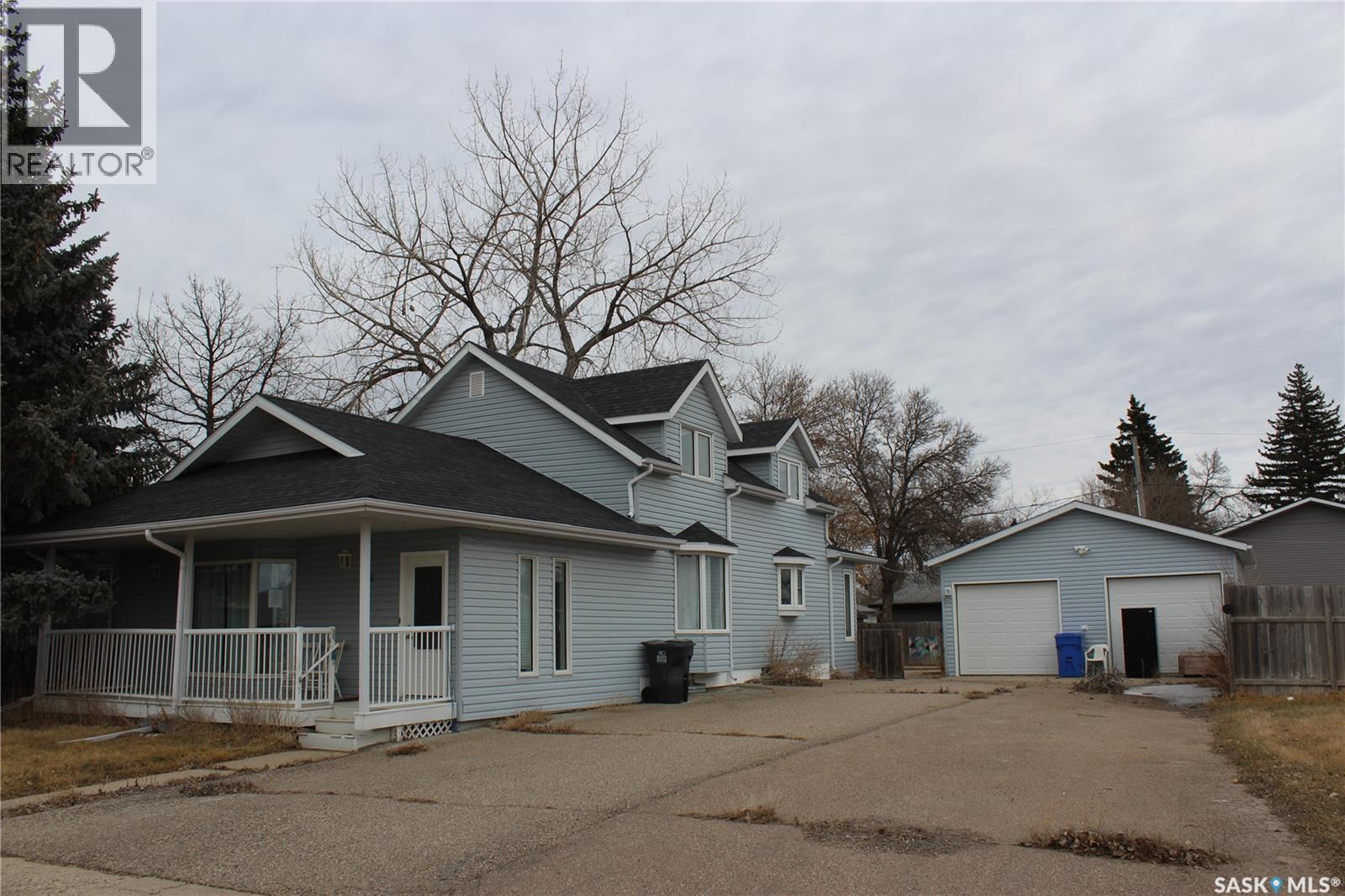 120 Main Street, Midale, SK - Outdoor