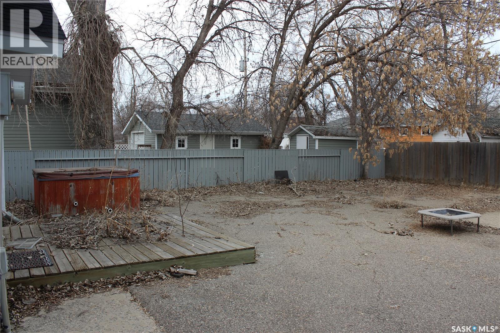 120 Main Street, Midale, SK - Outdoor