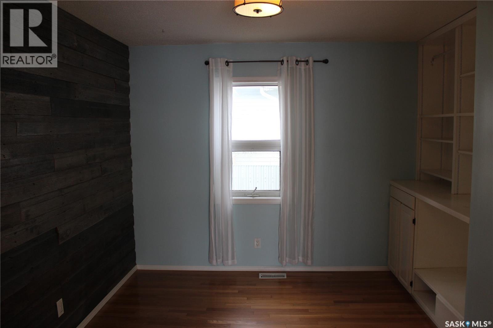 120 Main Street, Midale, SK - Indoor Photo Showing Other Room