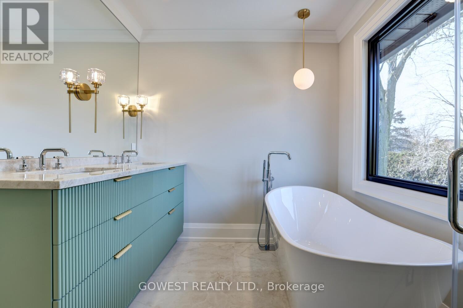 981 Valdese Drive, Mississauga, ON - Indoor Photo Showing Bathroom