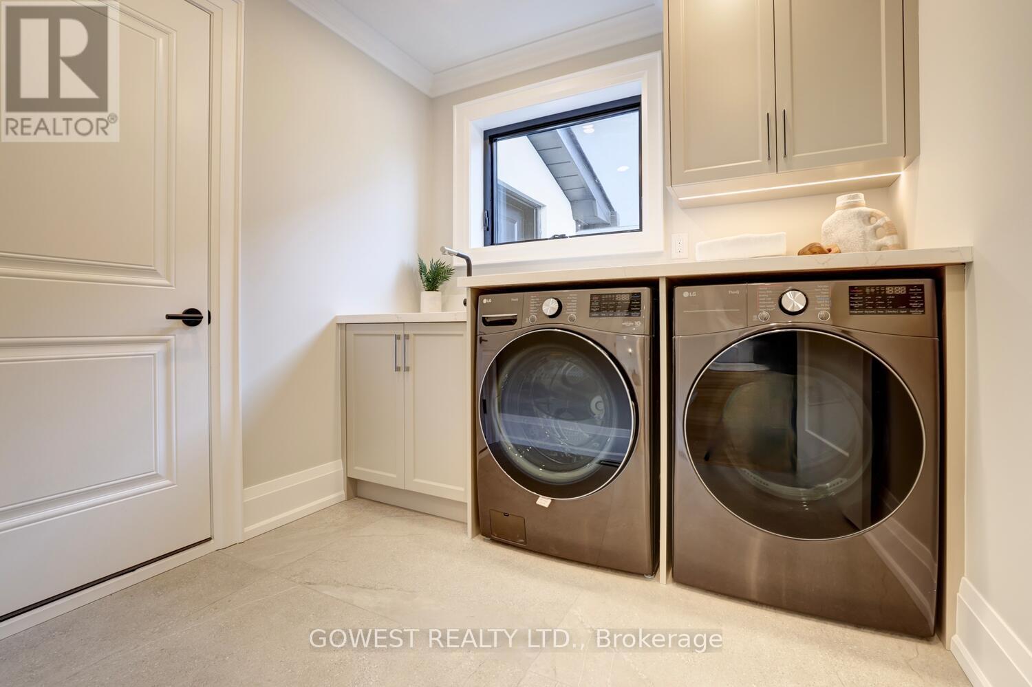 981 Valdese Drive, Mississauga, ON - Indoor Photo Showing Laundry Room