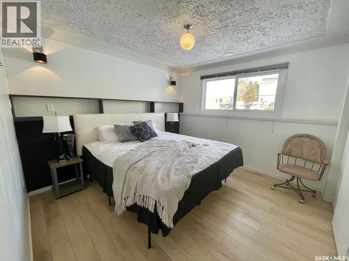 7227 6Th Avenue, Regina, SK - Indoor Photo Showing Bedroom