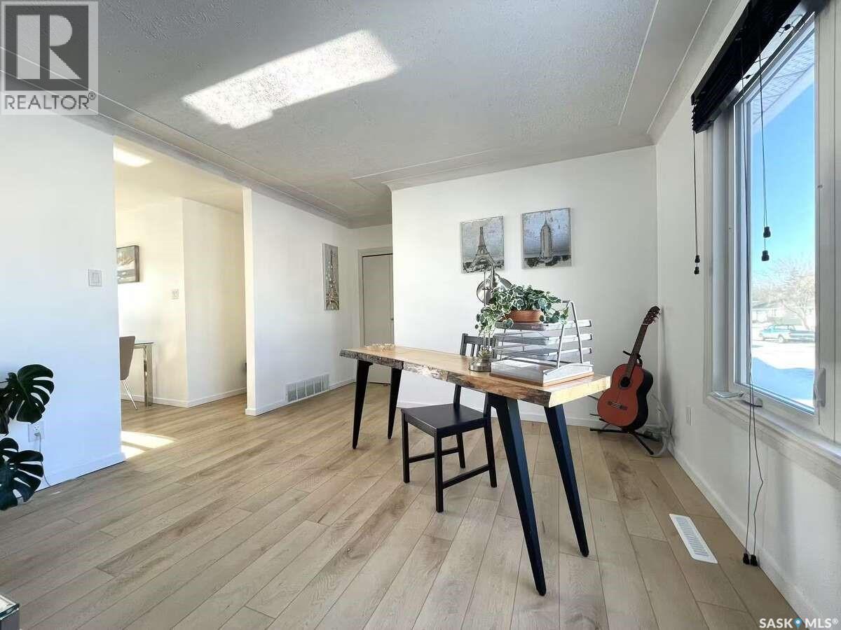 7227 6Th Avenue, Regina, SK - Indoor