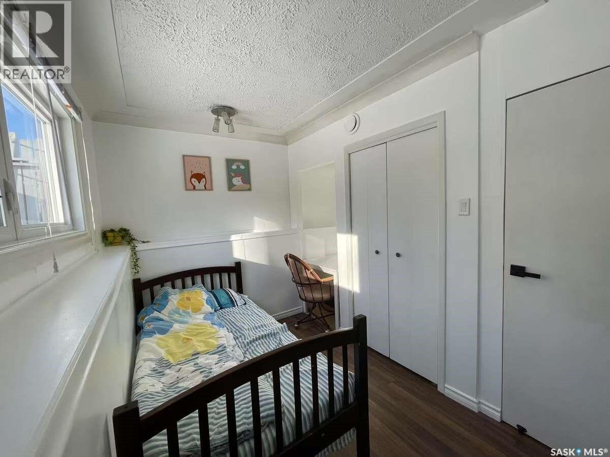 7227 6Th Avenue, Regina, SK - Indoor Photo Showing Bedroom