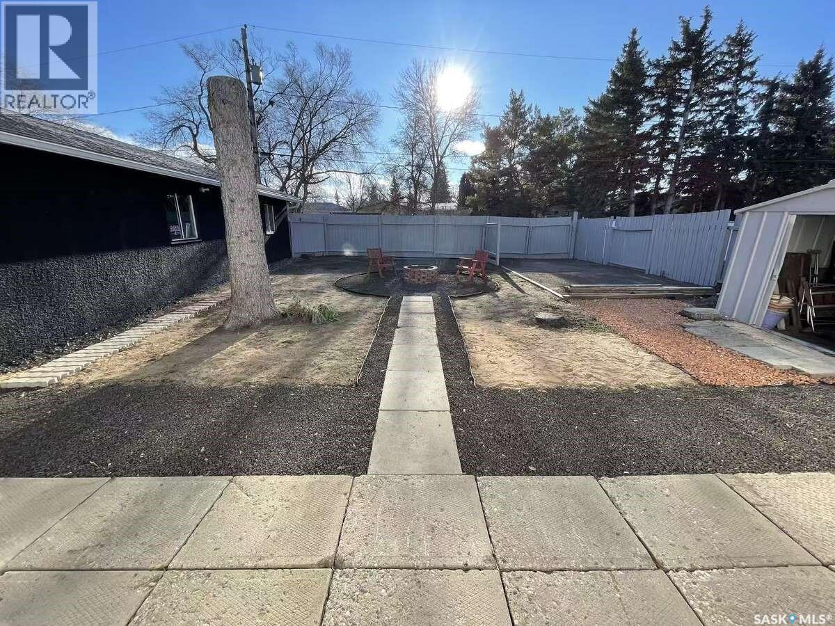 7227 6Th Avenue, Regina, SK - Outdoor