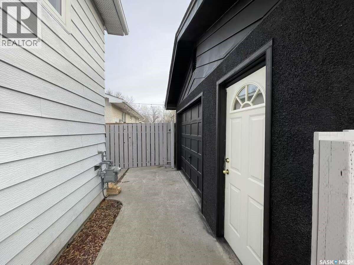 7227 6Th Avenue, Regina, SK - Outdoor With Exterior