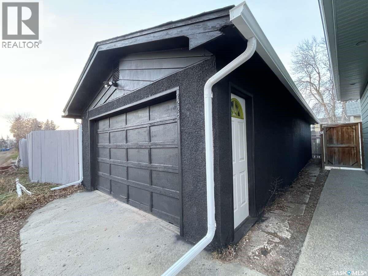 7227 6Th Avenue, Regina, SK - Outdoor With Exterior