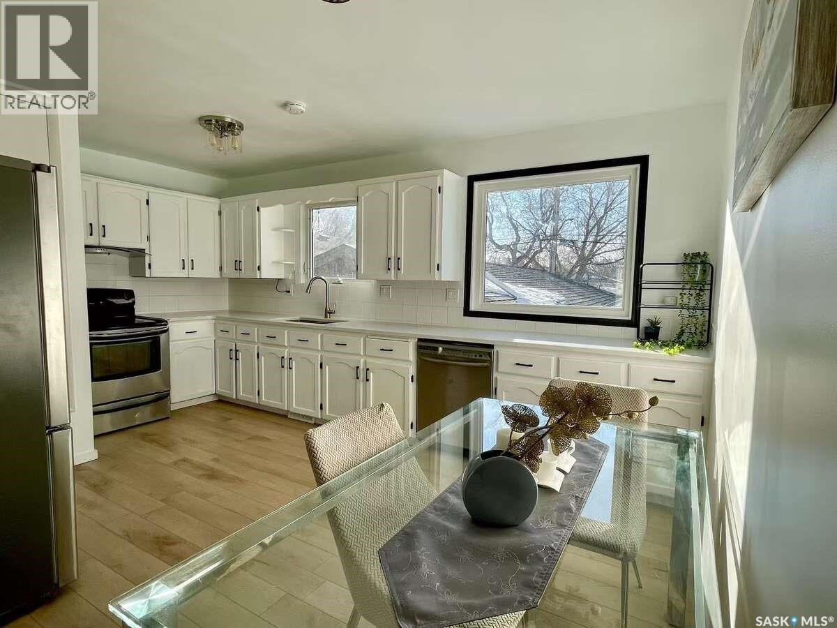 7227 6Th Avenue, Regina, SK - Indoor Photo Showing Kitchen
