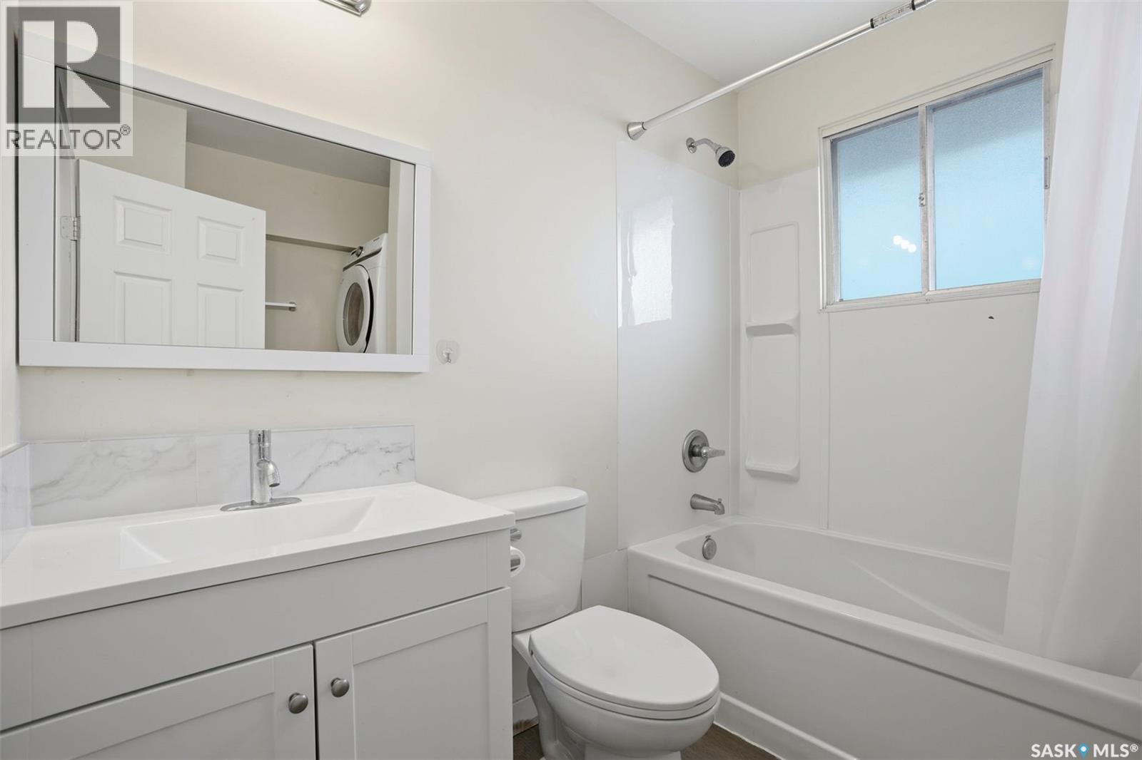 505 L Avenue N, Saskatoon, SK - Indoor Photo Showing Bathroom