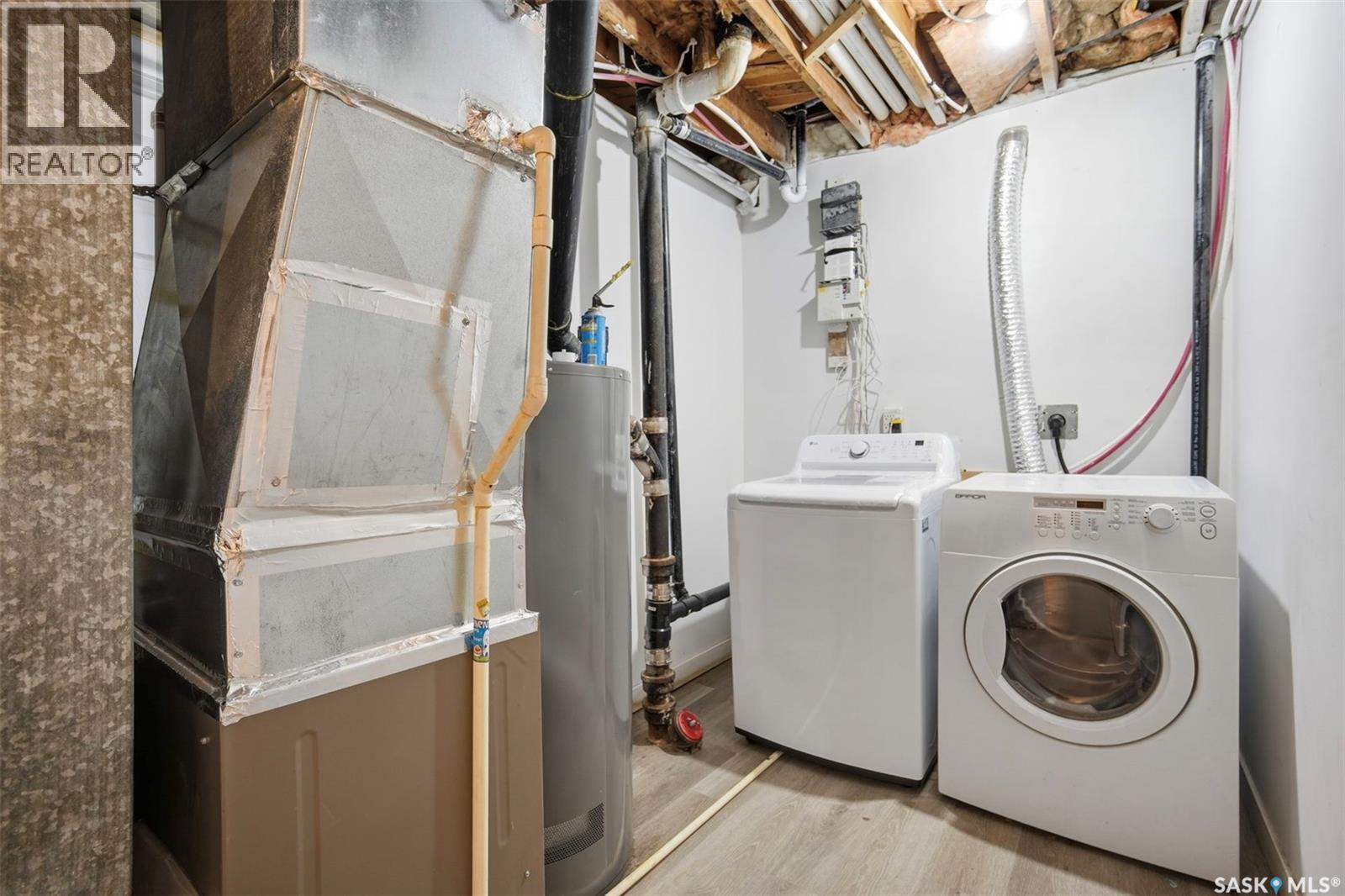 505 L Avenue N, Saskatoon, SK - Indoor Photo Showing Laundry Room