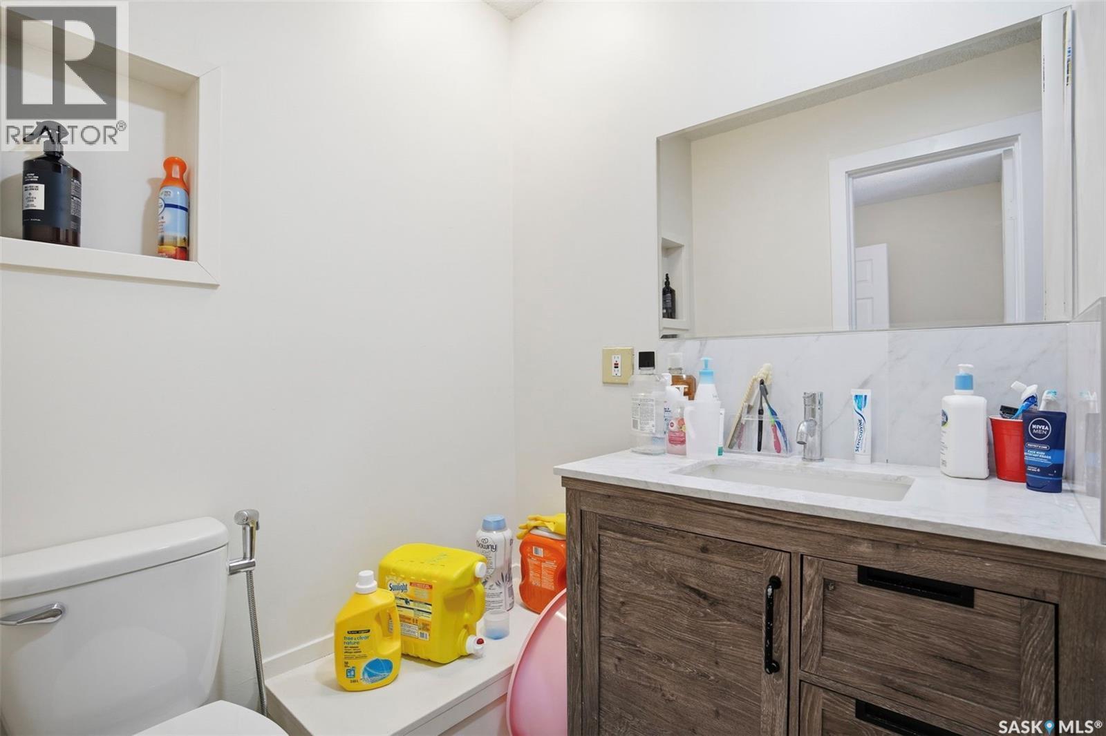 505 L Avenue N, Saskatoon, SK - Indoor Photo Showing Bathroom