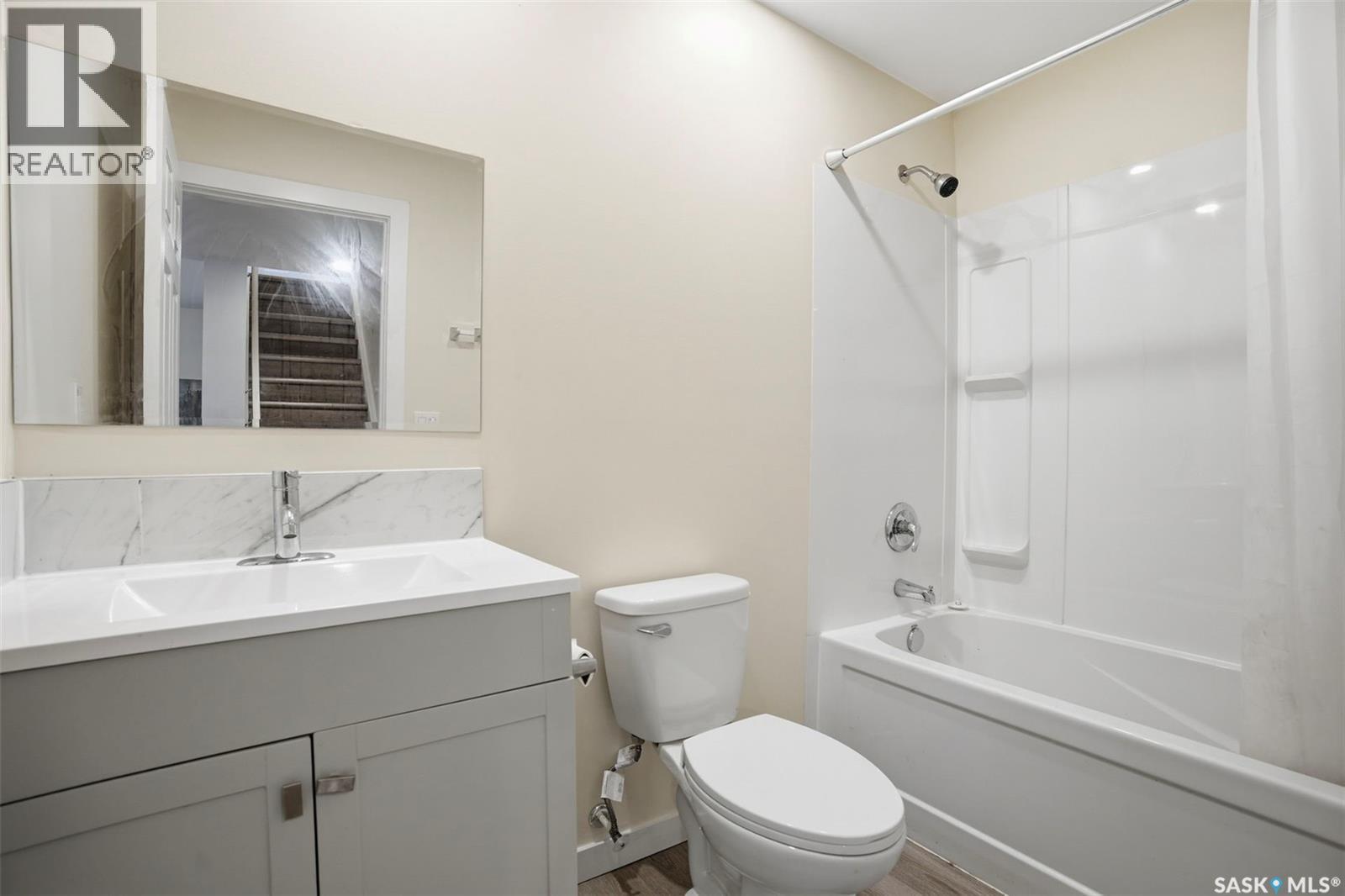 505 L Avenue N, Saskatoon, SK - Indoor Photo Showing Bathroom