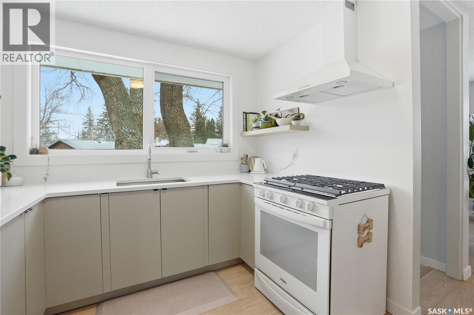 2 Ling Street, Saskatoon, SK - Indoor