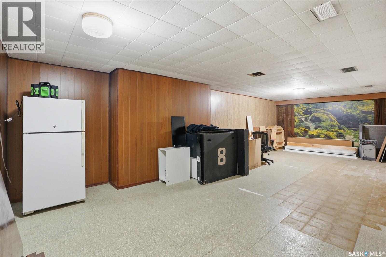 2 Ling Street, Saskatoon, SK - Indoor