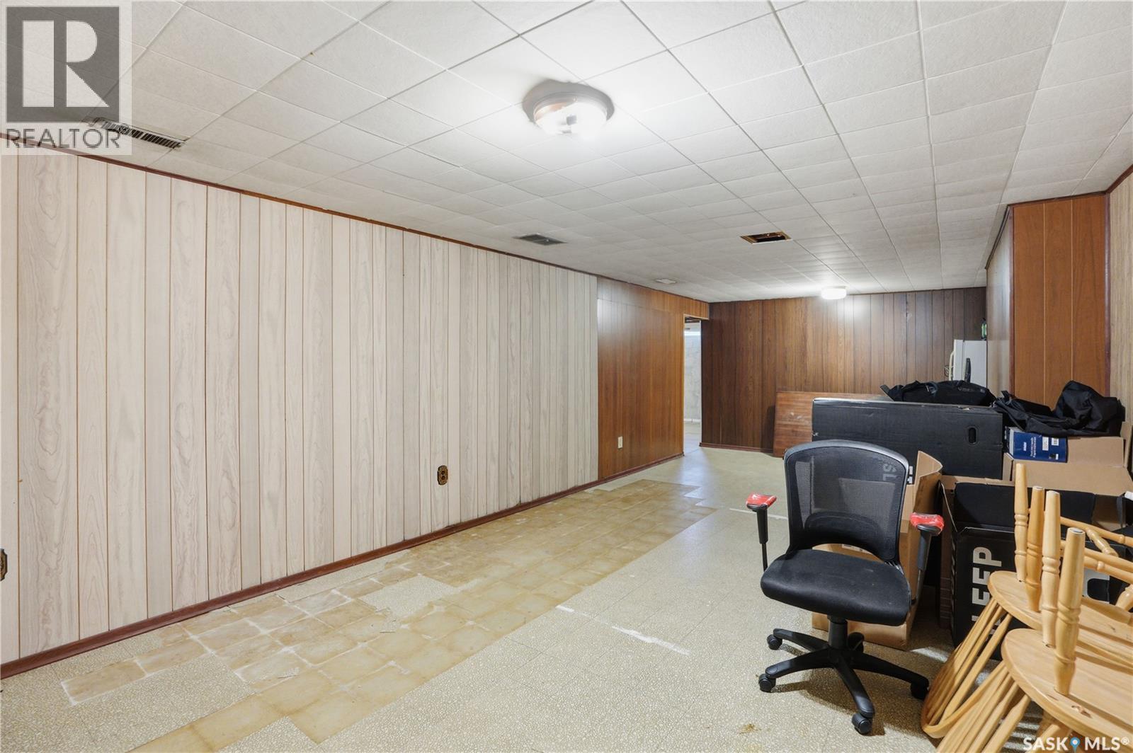 2 Ling Street, Saskatoon, SK - Indoor