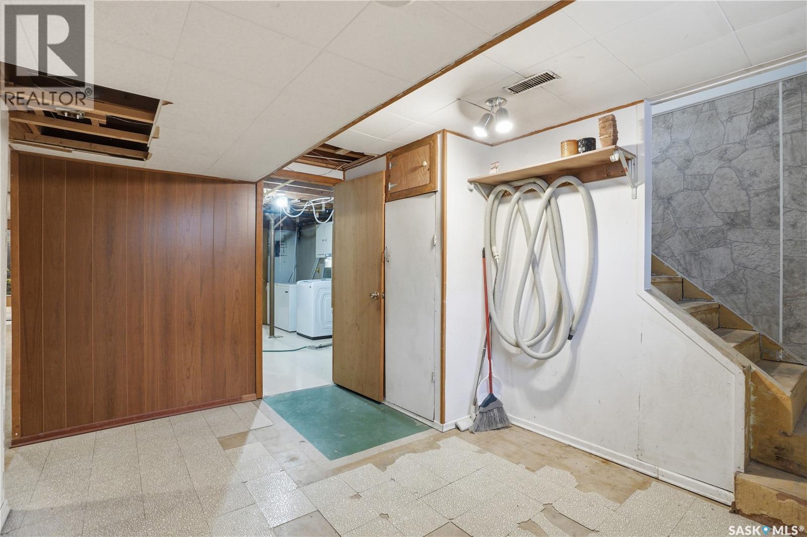 2 Ling Street, Saskatoon, SK - Indoor