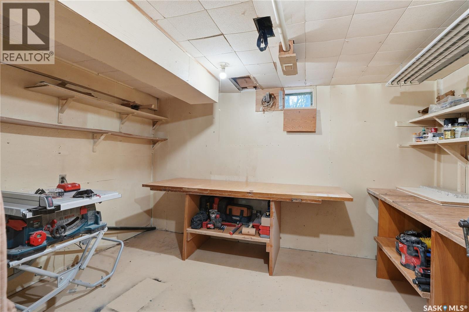 2 Ling Street, Saskatoon, SK - Indoor