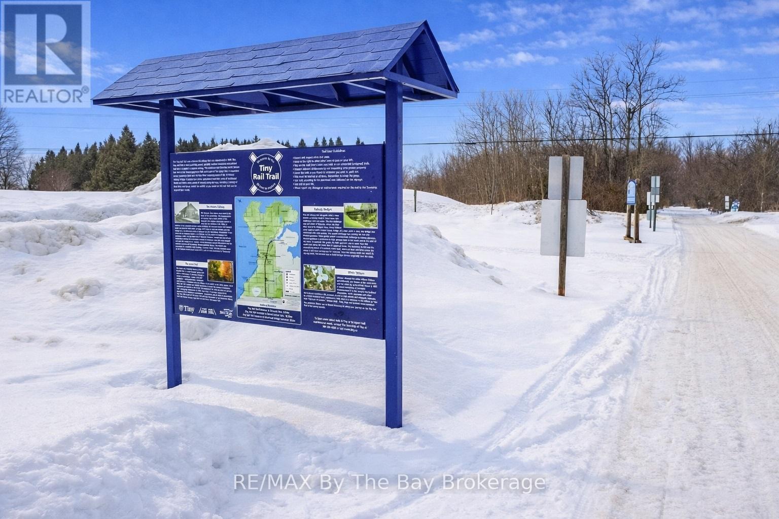 Walking distance to Tiny Trails. - 111 Balm Beach Road E, Tiny, ON - Outdoor