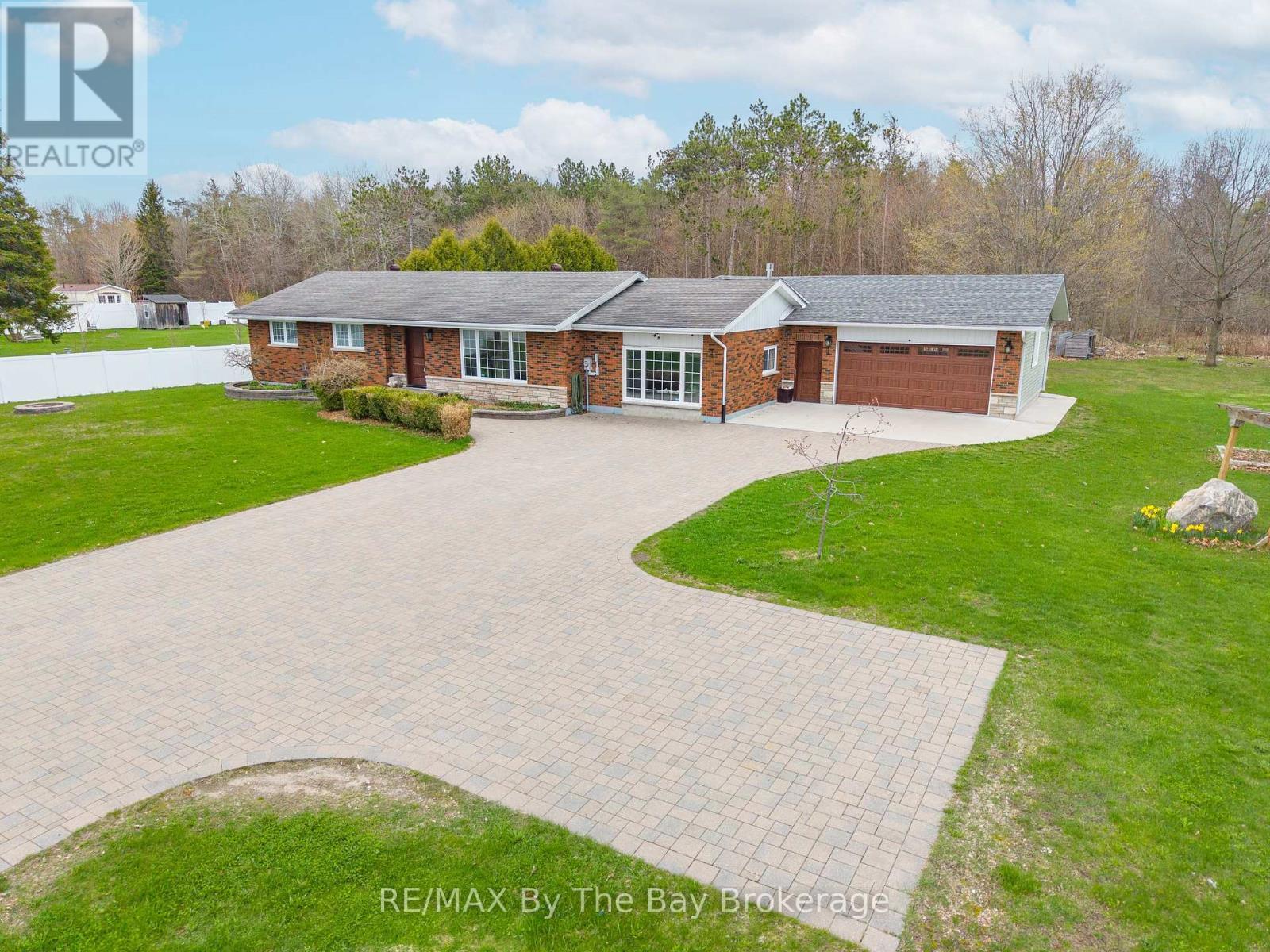 Interlock Driveway - 111 Balm Beach Road E, Tiny, ON - Outdoor