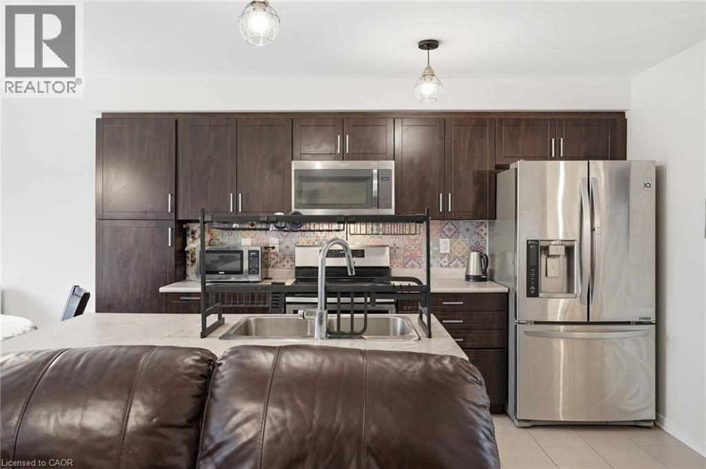 45 Kelso Drive, Caledonia, ON - Indoor Photo Showing Kitchen