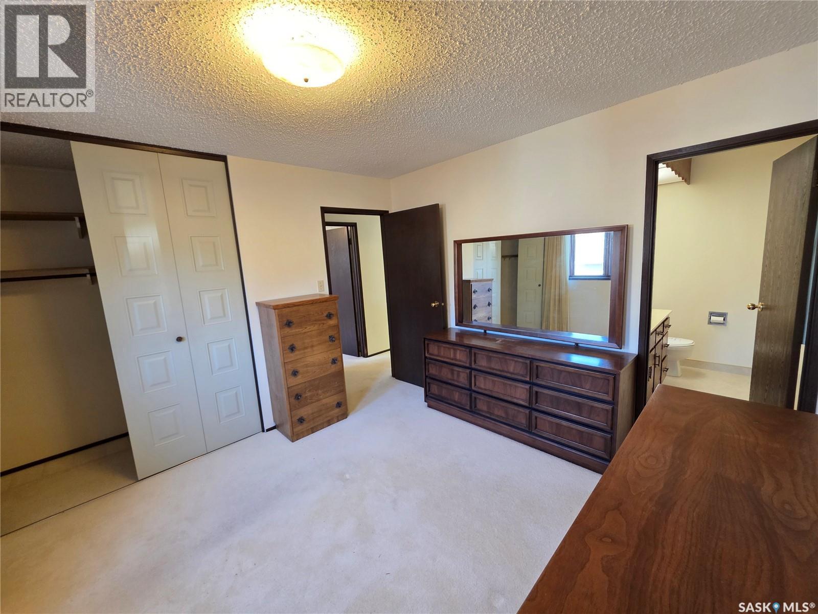 624 7Th Avenue Ne, Swift Current, SK - Indoor Photo Showing Bedroom