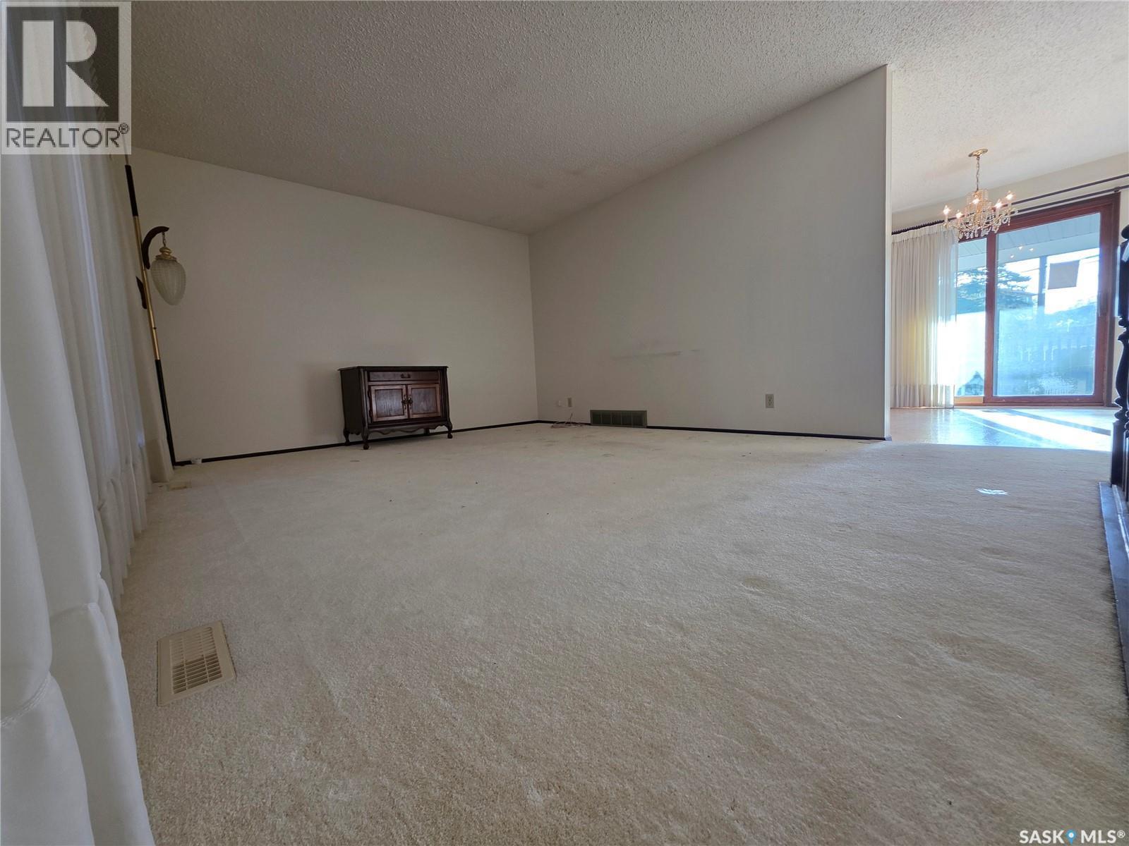 624 7Th Avenue Ne, Swift Current, SK - Indoor Photo Showing Other Room