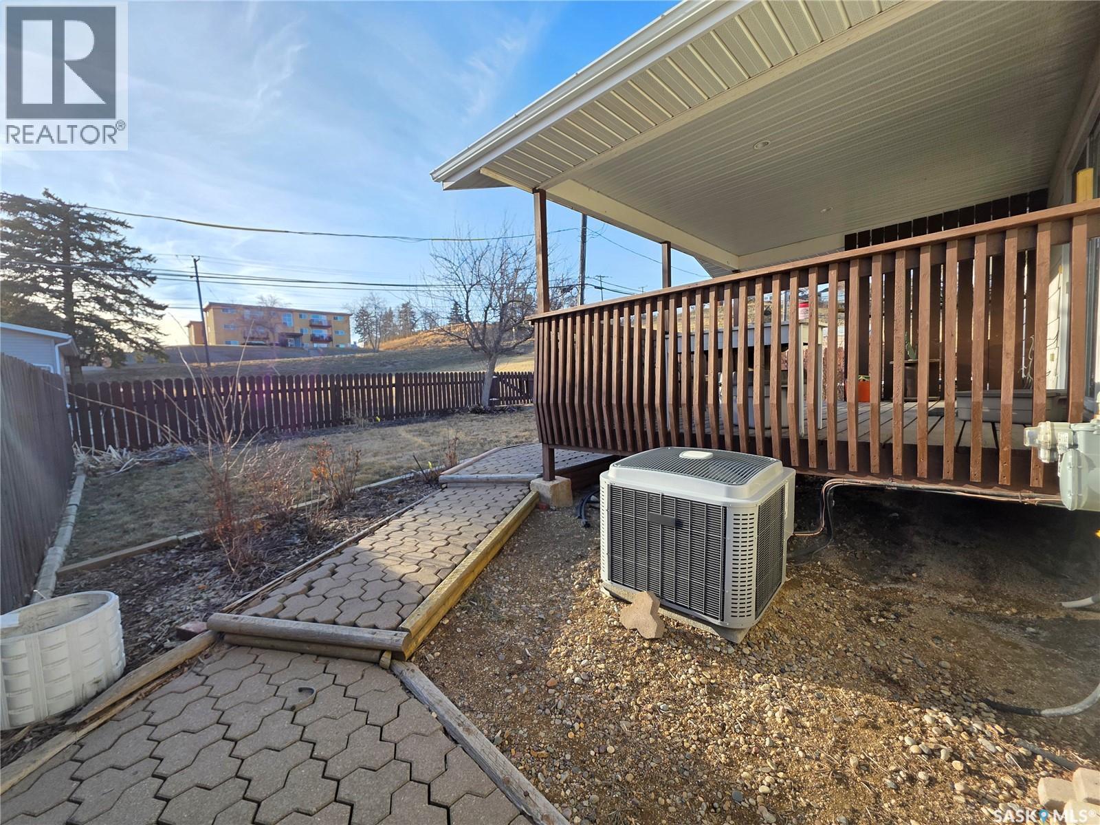 624 7Th Avenue Ne, Swift Current, SK - Outdoor