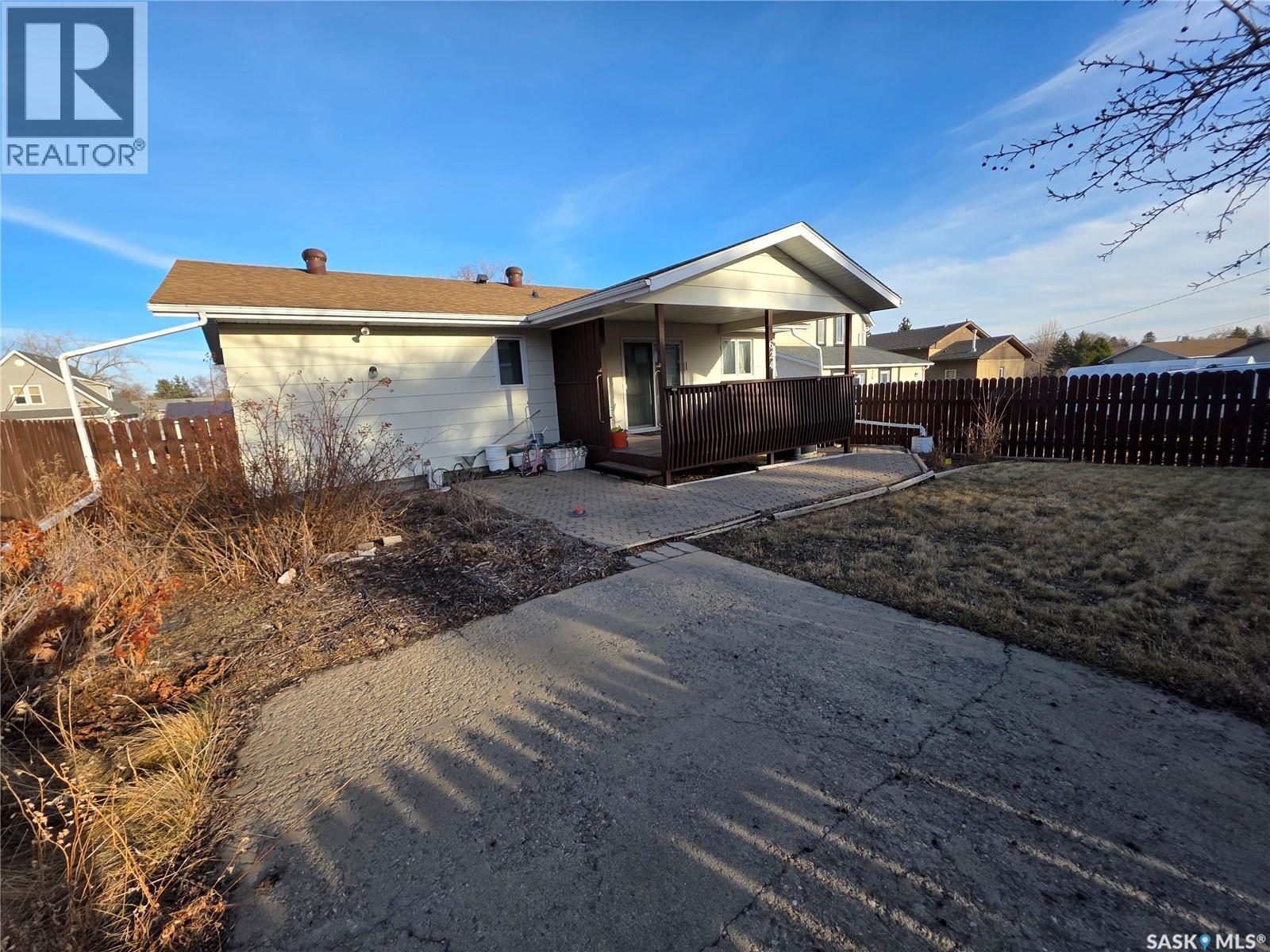 624 7Th Avenue Ne, Swift Current, SK - Outdoor