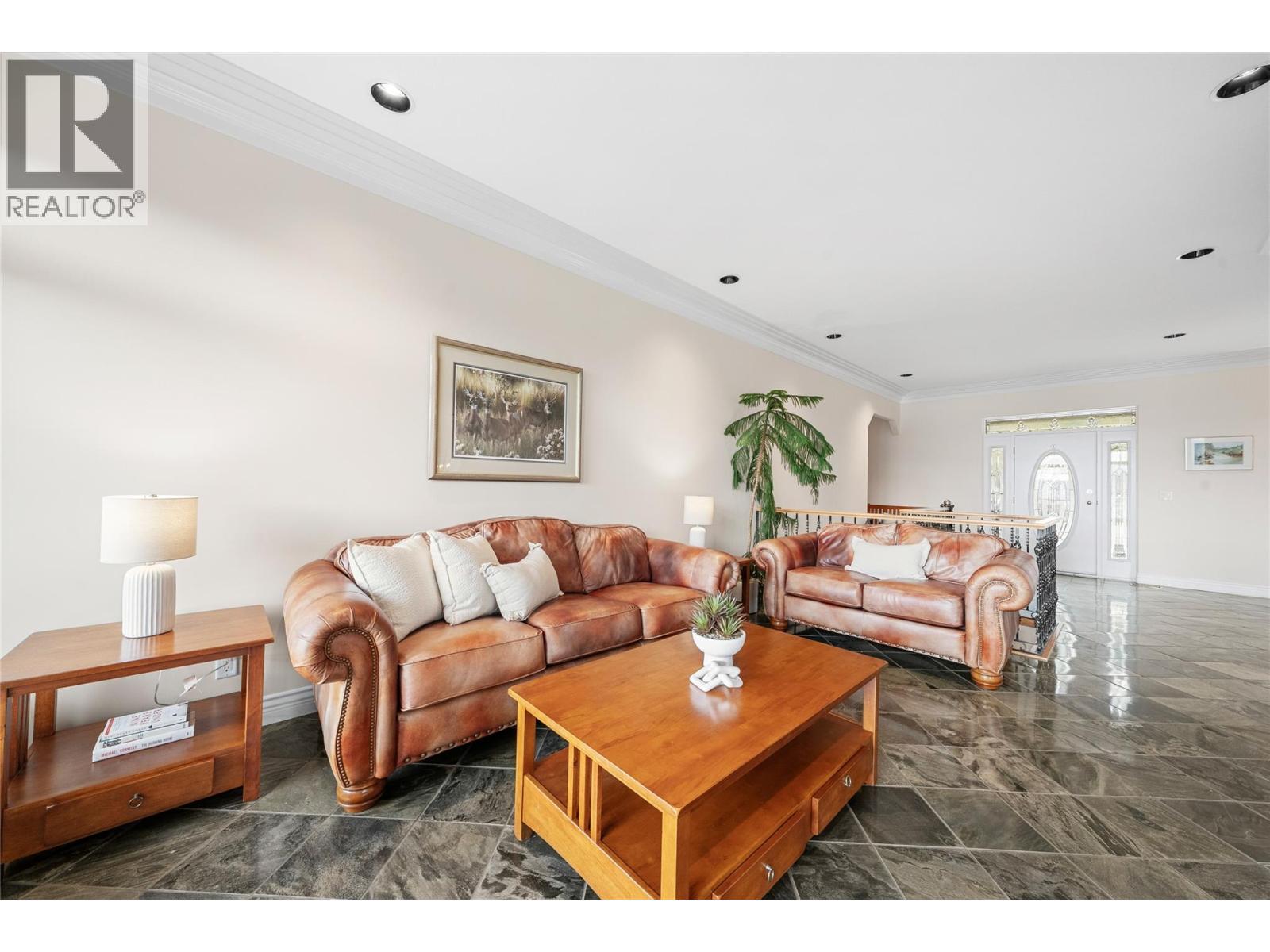 3676 Mcbride Road, Blind Bay, BC - Indoor Photo Showing Living Room