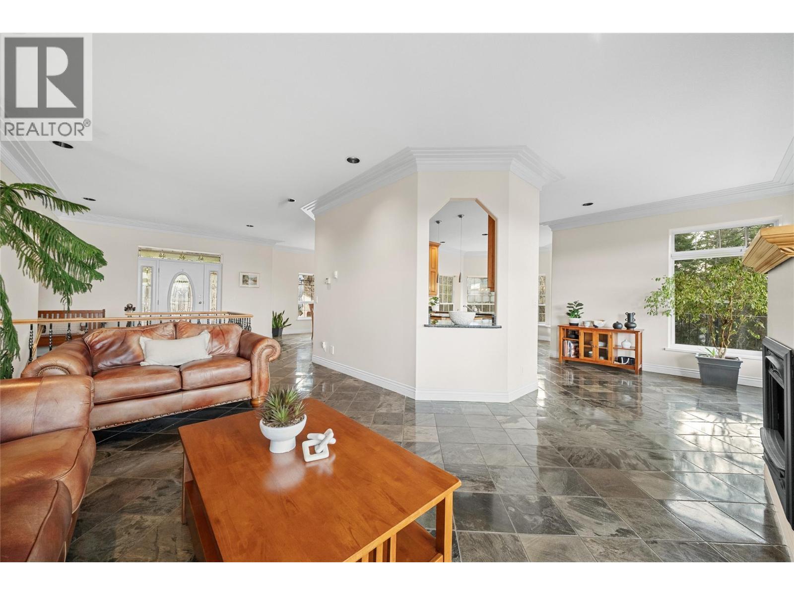3676 Mcbride Road, Blind Bay, BC - Indoor Photo Showing Living Room