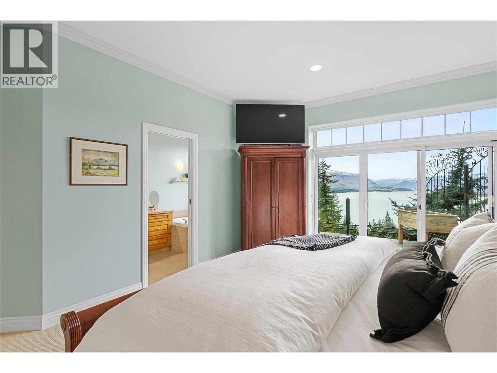 3676 Mcbride Road, Blind Bay, BC - Indoor Photo Showing Bedroom