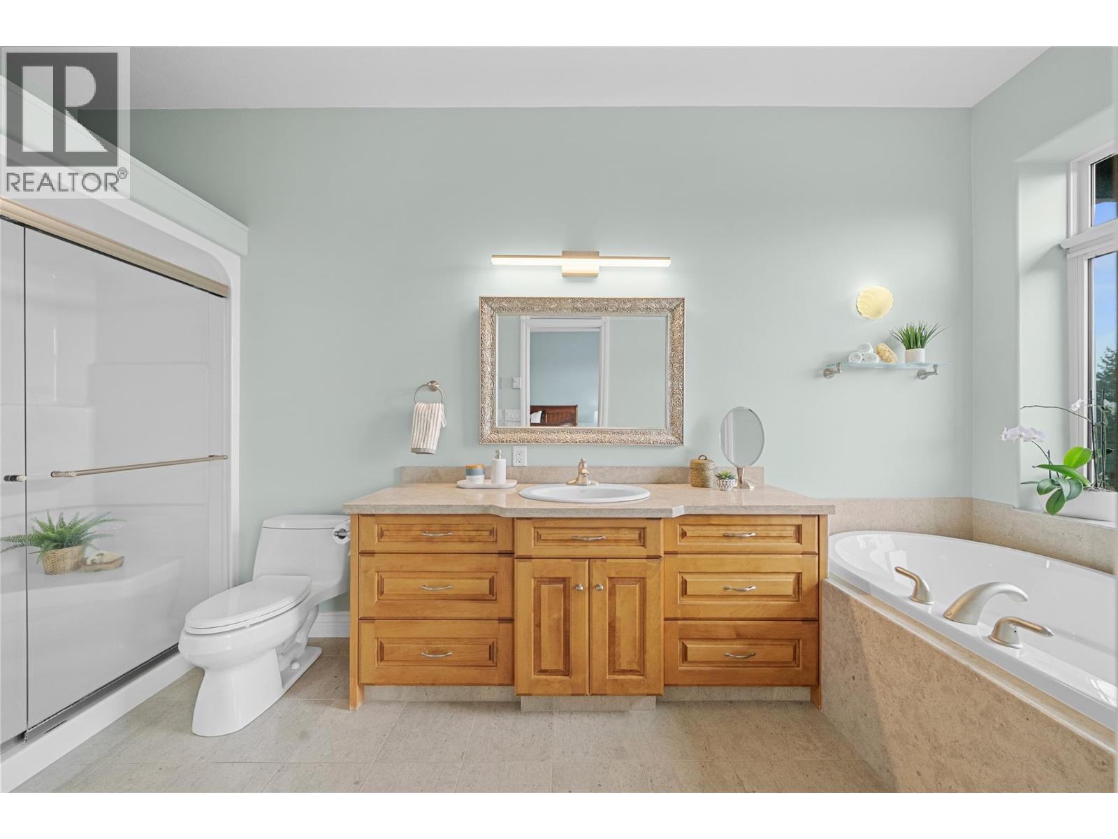 3676 Mcbride Road, Blind Bay, BC - Indoor Photo Showing Bathroom
