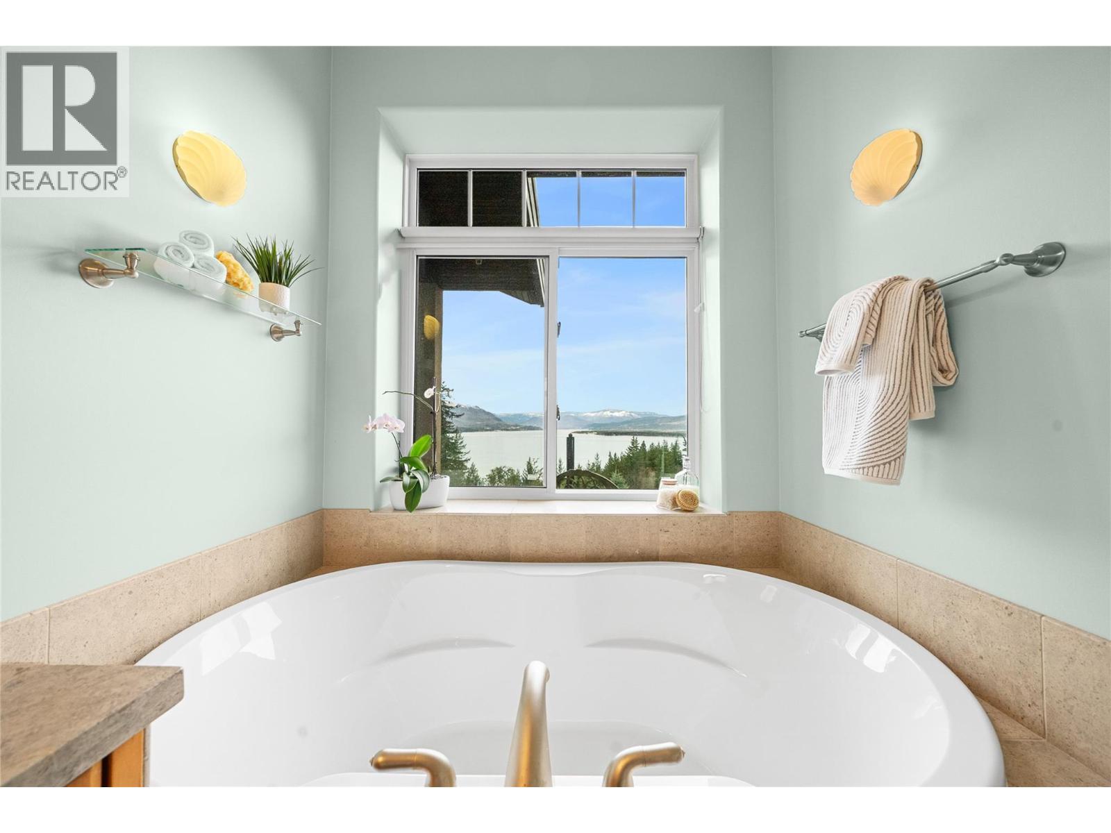 3676 Mcbride Road, Blind Bay, BC - Indoor Photo Showing Bathroom