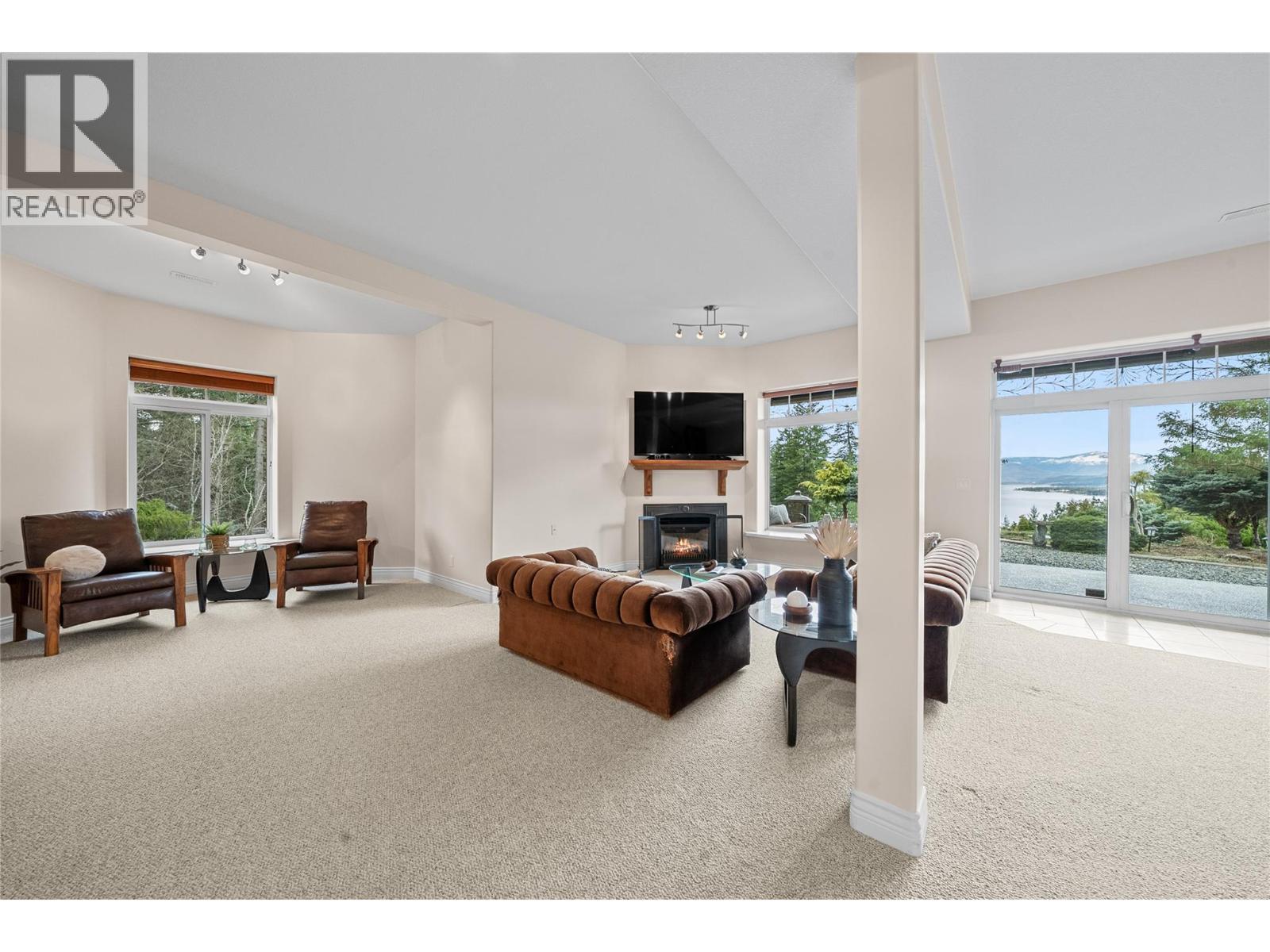 3676 Mcbride Road, Blind Bay, BC - Indoor With Fireplace