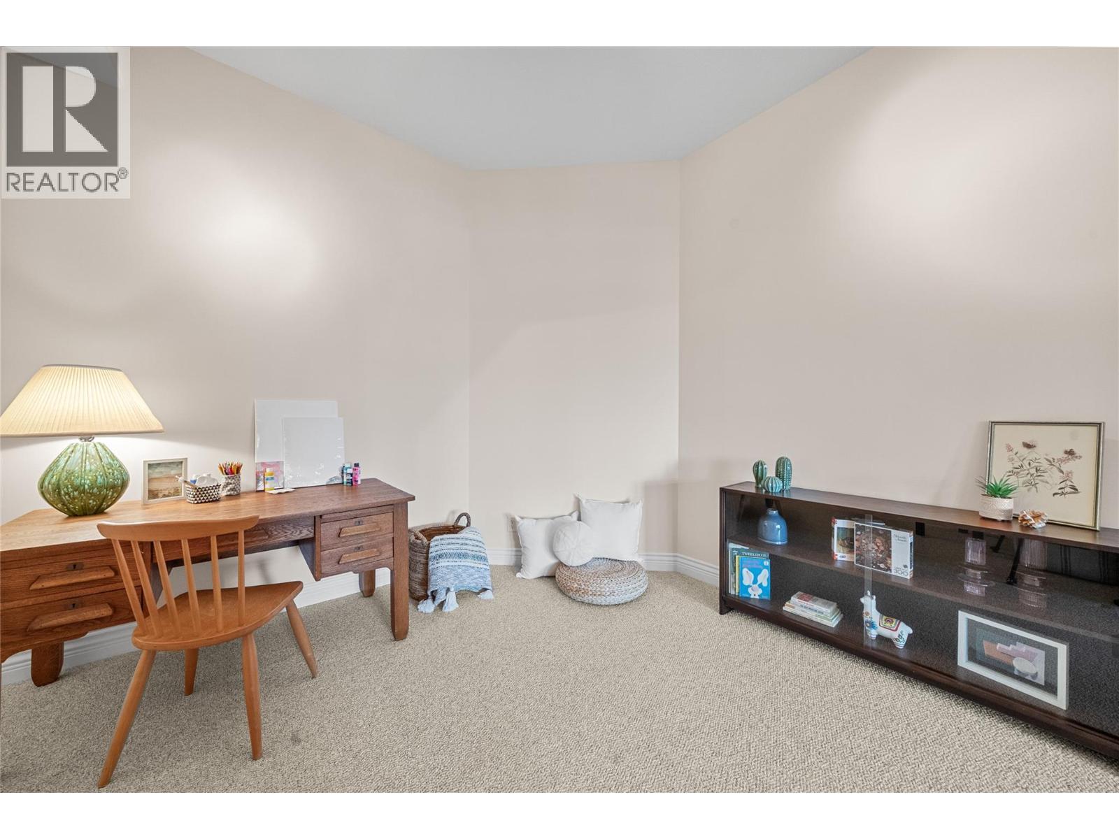 3676 Mcbride Road, Blind Bay, BC - Indoor