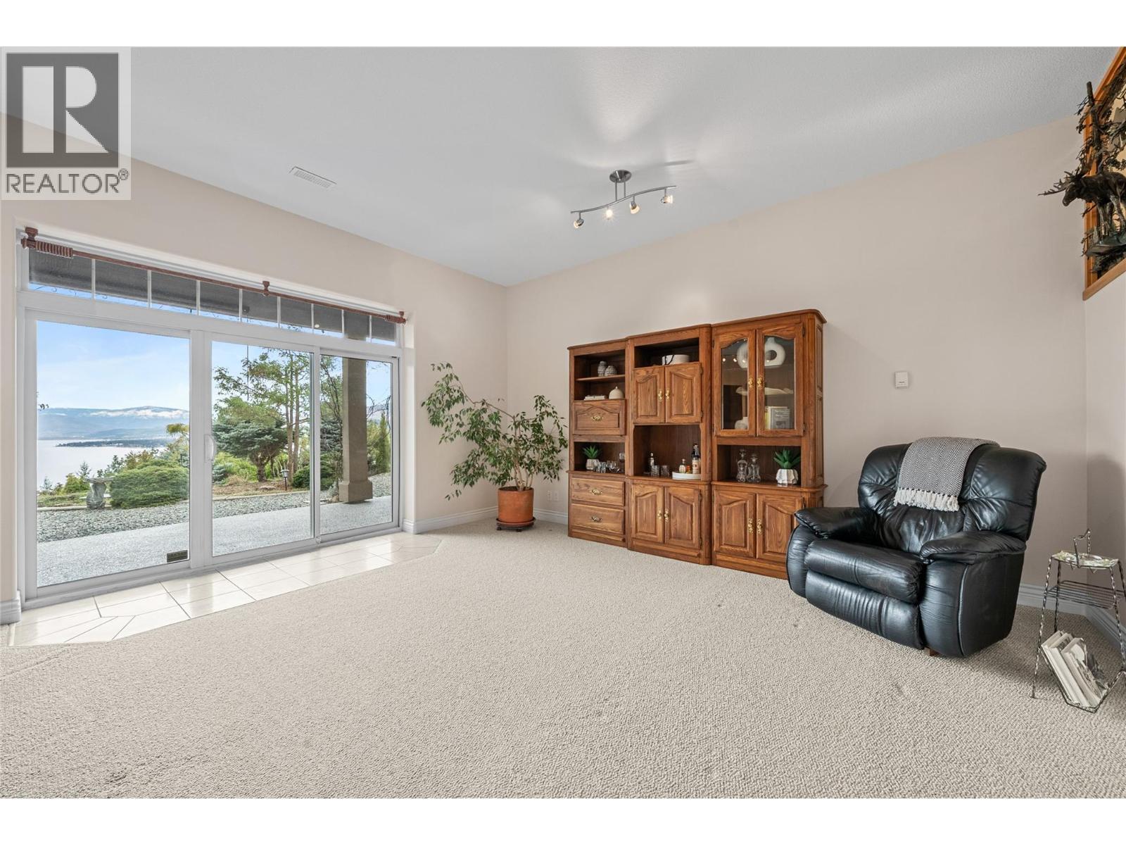 3676 Mcbride Road, Blind Bay, BC - Indoor