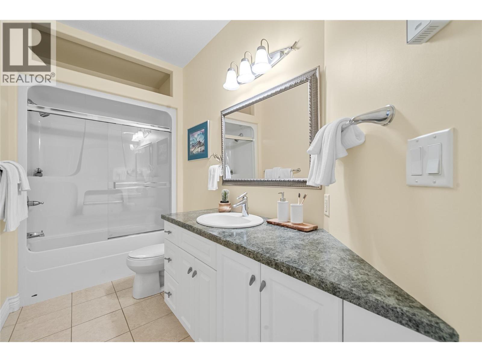 3676 Mcbride Road, Blind Bay, BC - Indoor Photo Showing Bathroom